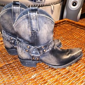 IDYLLWIND, 9.5,boot. Lightly worn. Brown/black distressed look